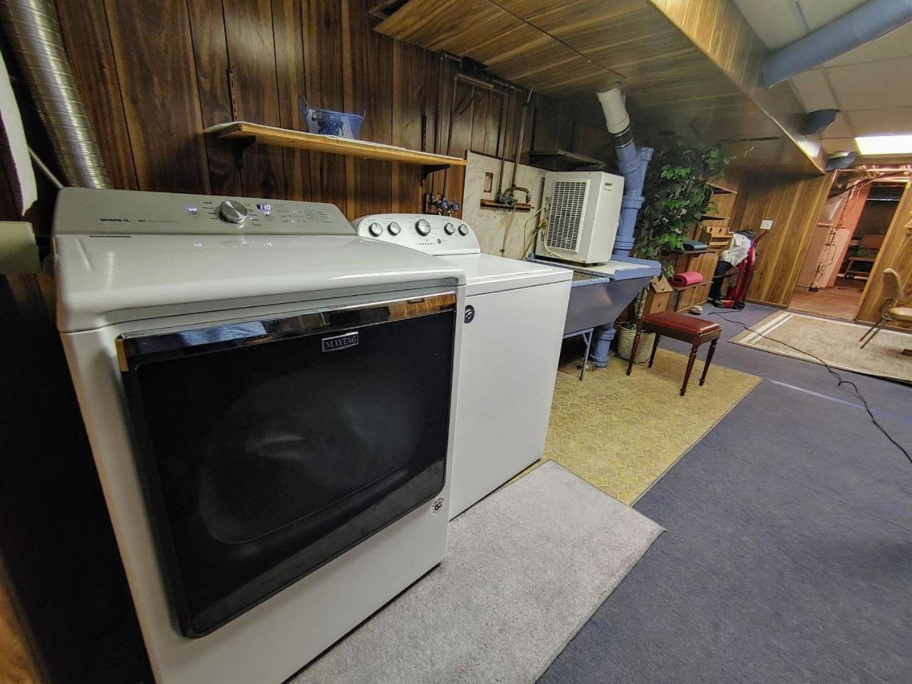 Huge Historic, W/Large Yard & Close To Beach Manistee Exterior foto